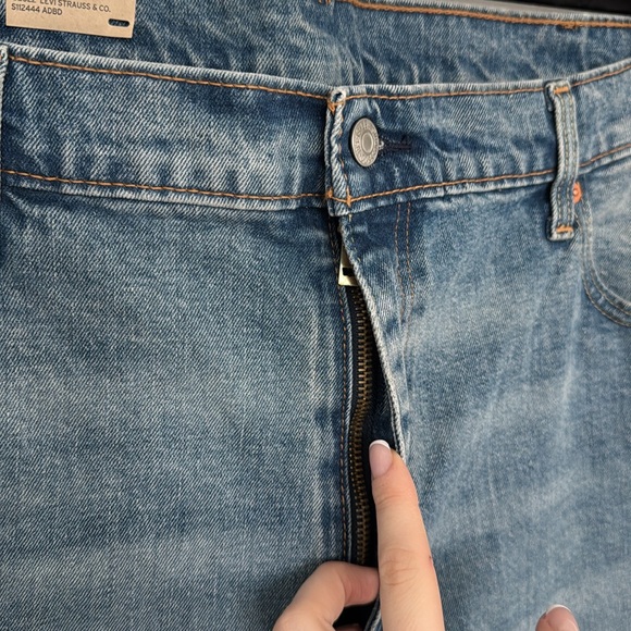 Levi's NWT Men's 550 Relaxed Jean - Size 42x32 - Picture 4 of 6